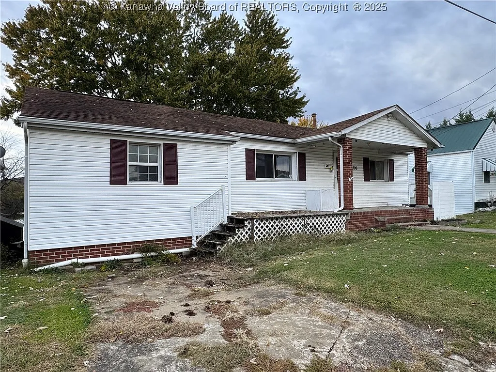 306 Kanawha Ave photo 1
