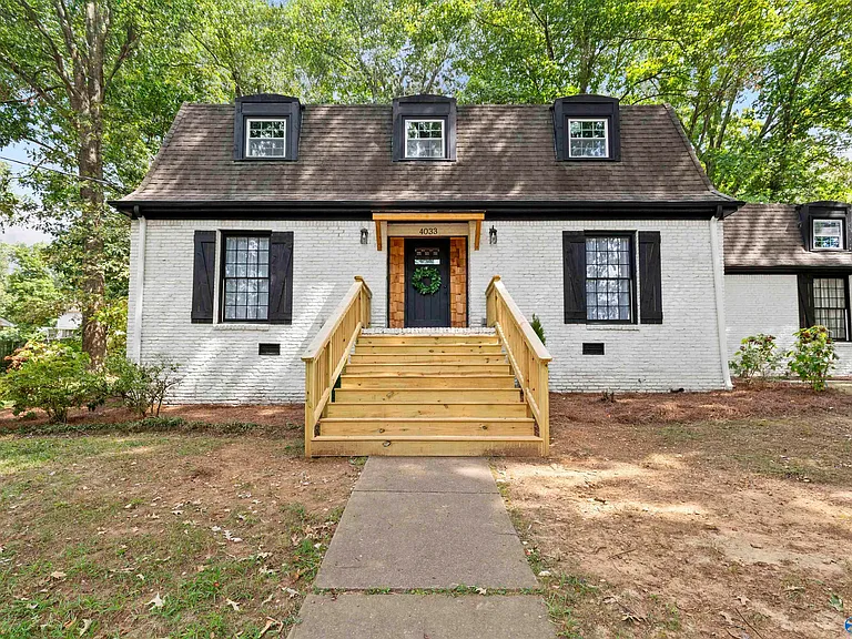 4033 Lucerne Dr SE — Photo 1
