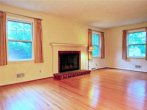 3rd image of 1060 Cherry Hill Ln