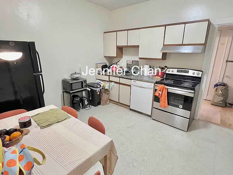 15 Park Vale Ave #10 — Photo 4