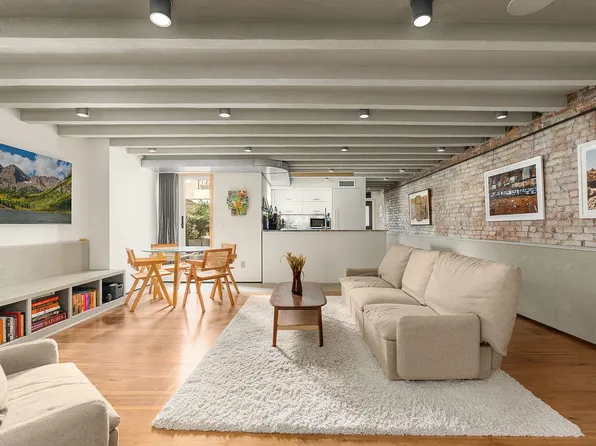 357 W 29th St, New York, NY 10001