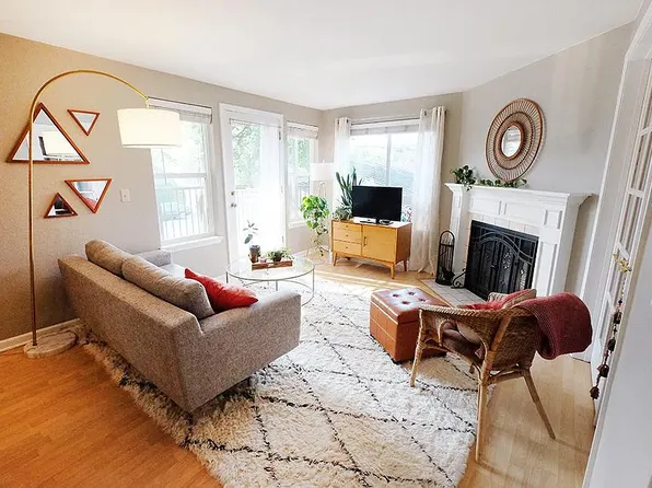 7814 Greenwood Ave N APT 202, Seattle, WA 98103