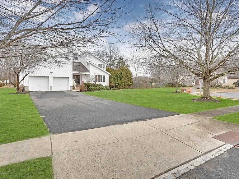90 Georgetown Rd — Photo 2