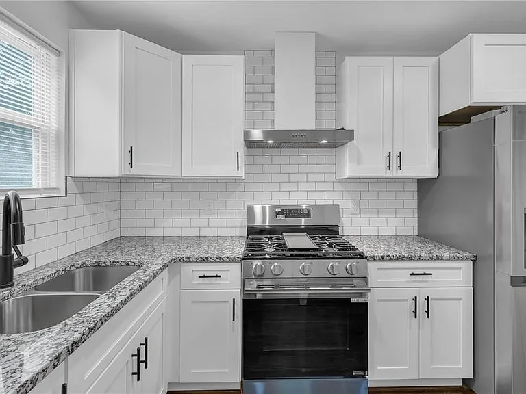 317 Stokes Ave SE — Photo 16