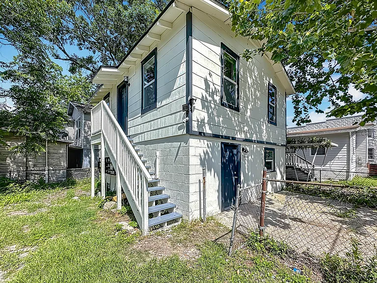 844 Tyler St — Photo 15