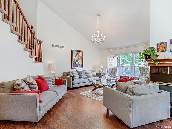3rd image of 43585 Perignon Dr
