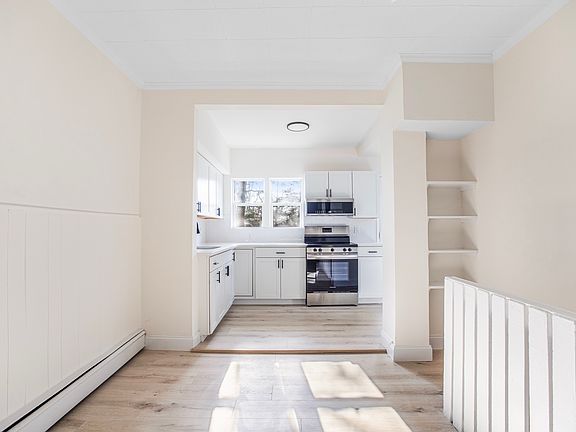 3rd image of 246 Atlantic Pl Floor 1