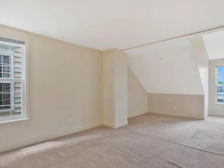 601 7th St #401 — Photo 16