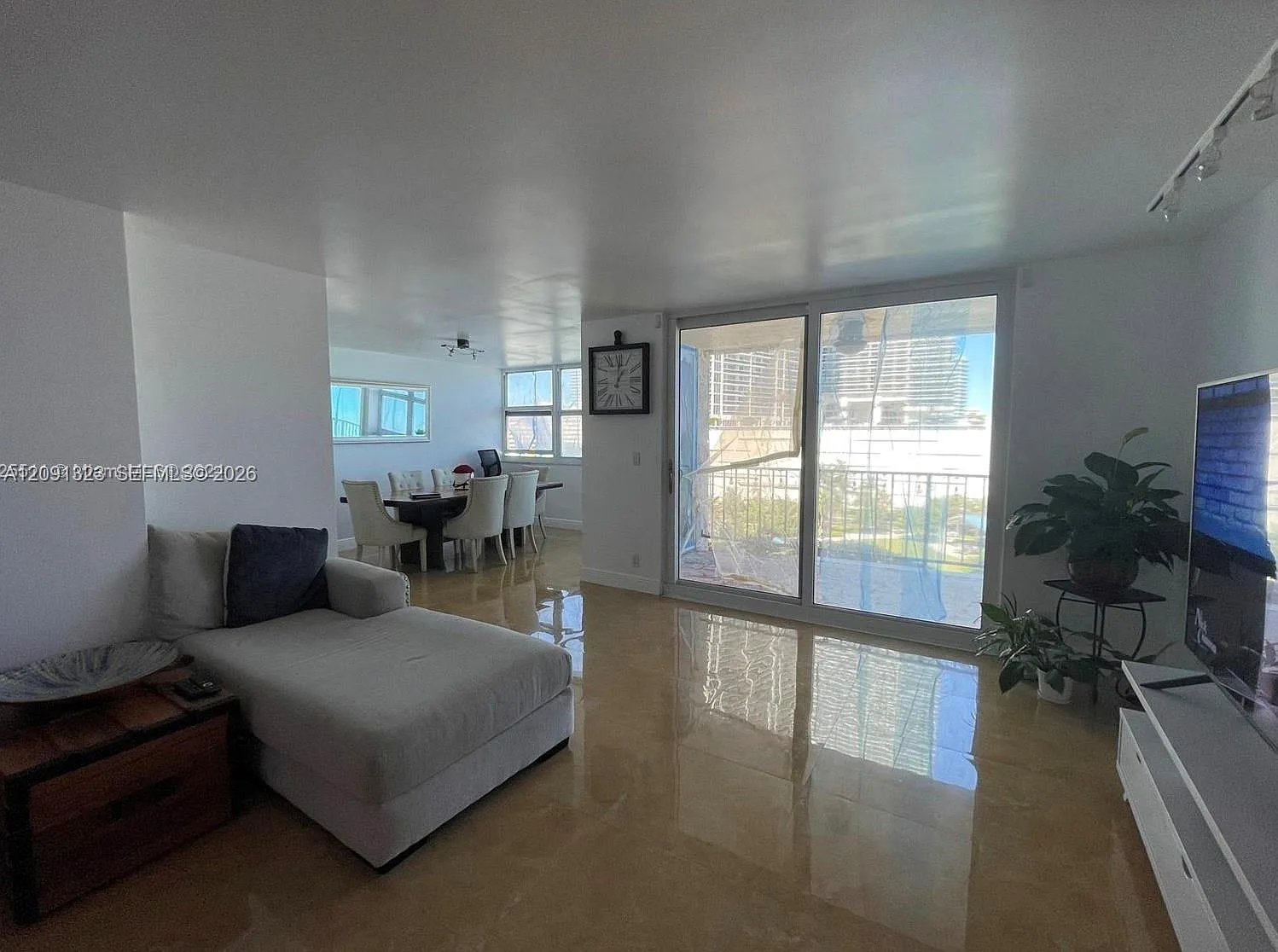 La Mer Estates East Condo — Photo 3