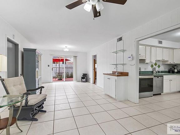 3rd image of 12 Dale Ct