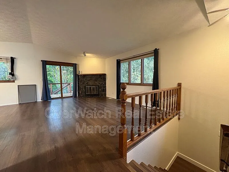 3 bed, 2.0 bath, 1584 sqft, $3,000 — Photo 3