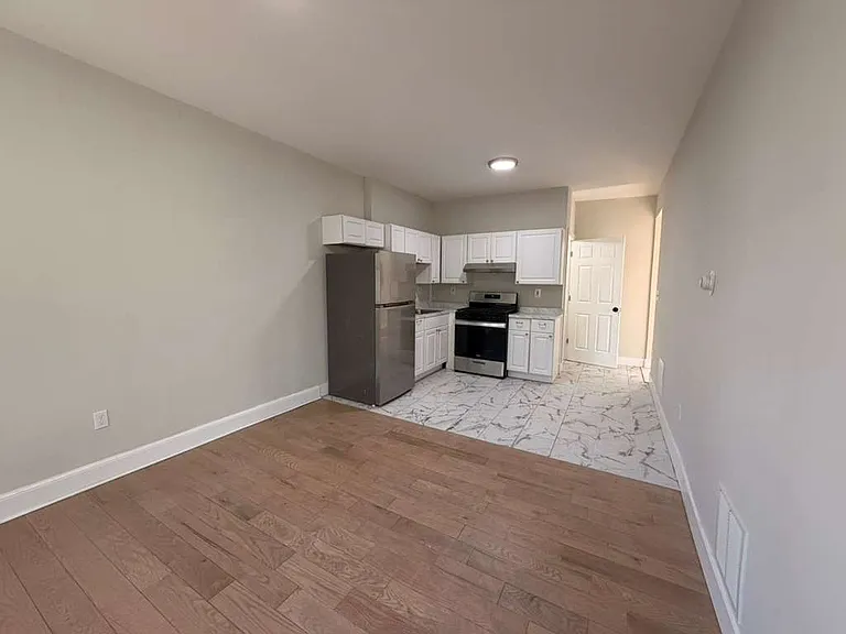 207 Goodrich St #1 — Photo 7