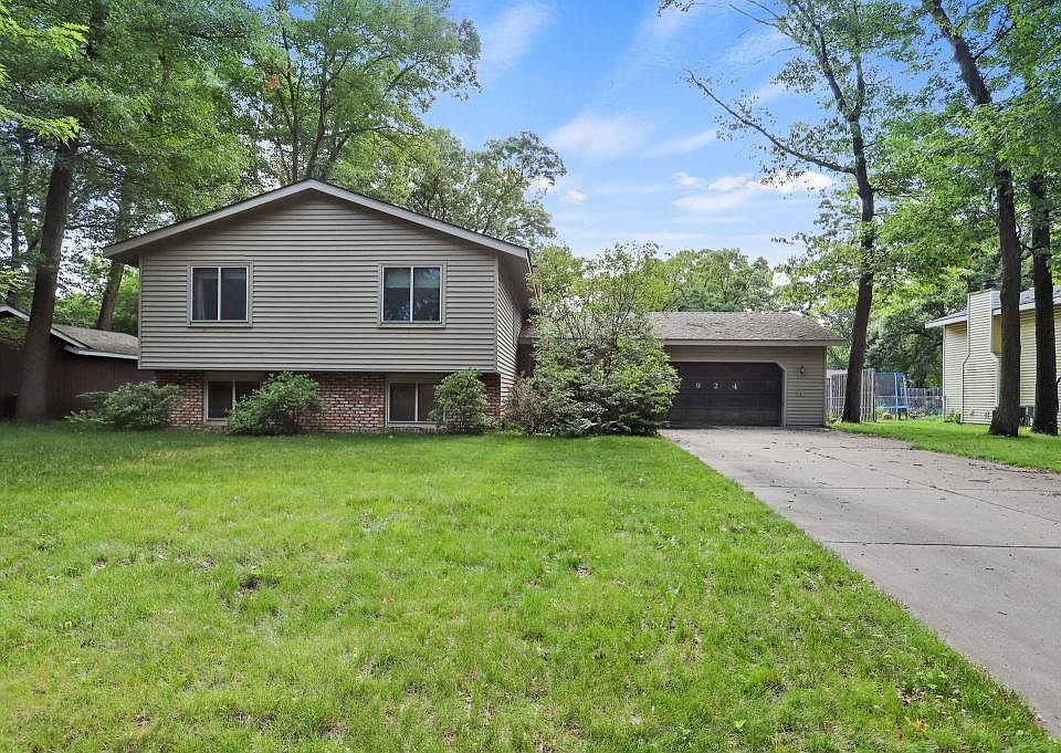 1st image of 7924 June Ave N