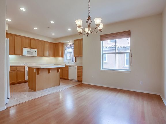 4th image of 207 Marquette Ave