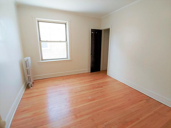 4th image of 4009 W Oakdale Ave #3