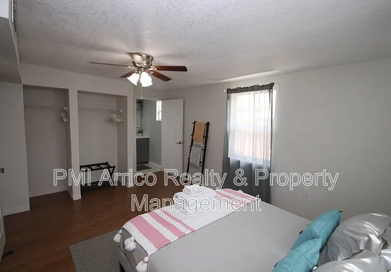 1918 W Walnut St — Photo 21