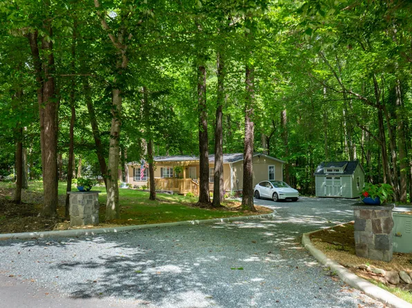 424 Forest Creek Dr, Pittsboro, NC 27312