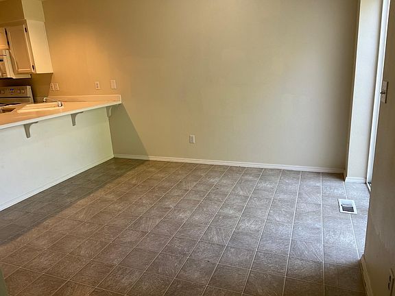 4th image of 2810 SE 41st Ave