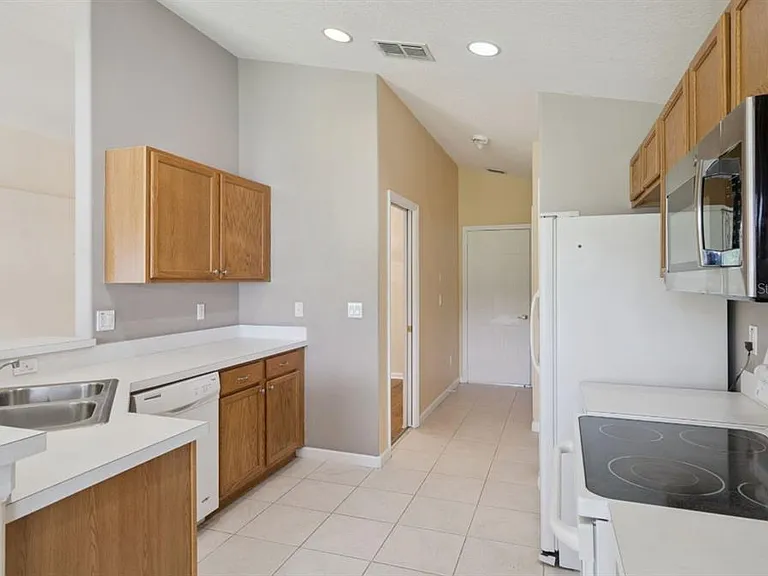 15723 Markham Dr — Photo 7