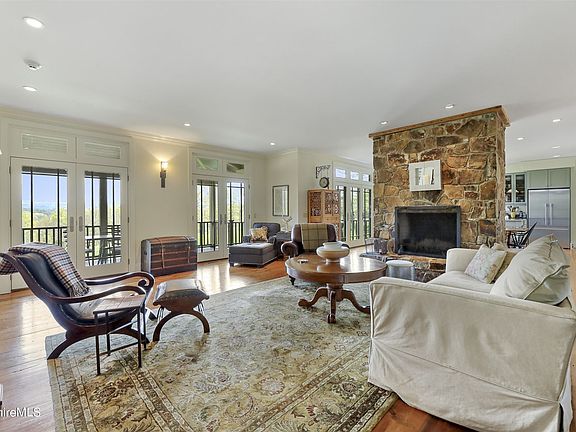5th image of 68 Amory Ln