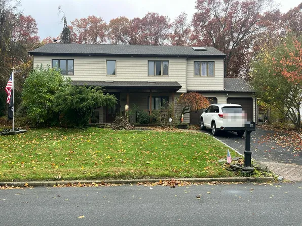 27 Long Meadow Pl, South Setauket, NY 11720