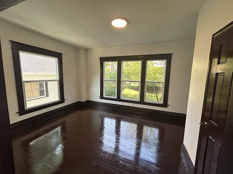1 Elliott St — Photo 2