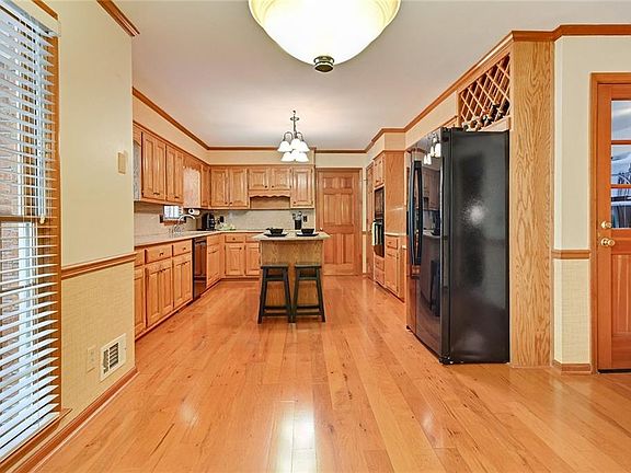 4th image of 410 Hepplewhite Dr