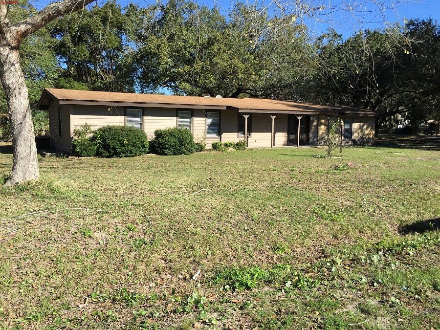 1st image of 5819 Lake Dr