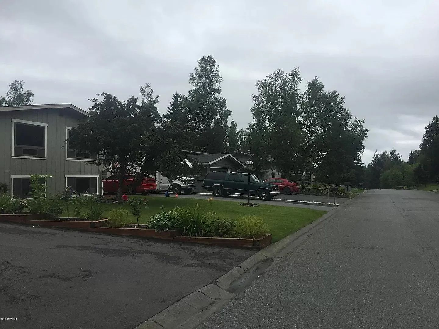 Spacious 2052sqft 4 Bedroom Home in East Anchorage! — Photo 2