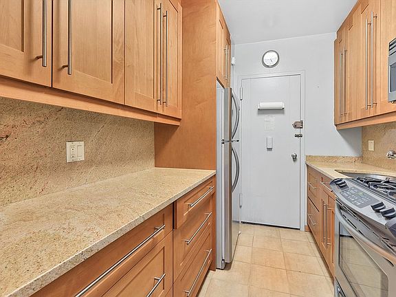 3rd image of 60 Sutton Pl Unit 2NS