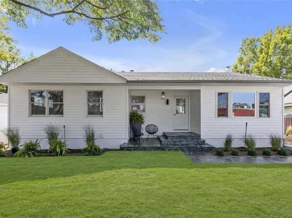 647 Seabury Avenue, Franklin Square, NY 11010