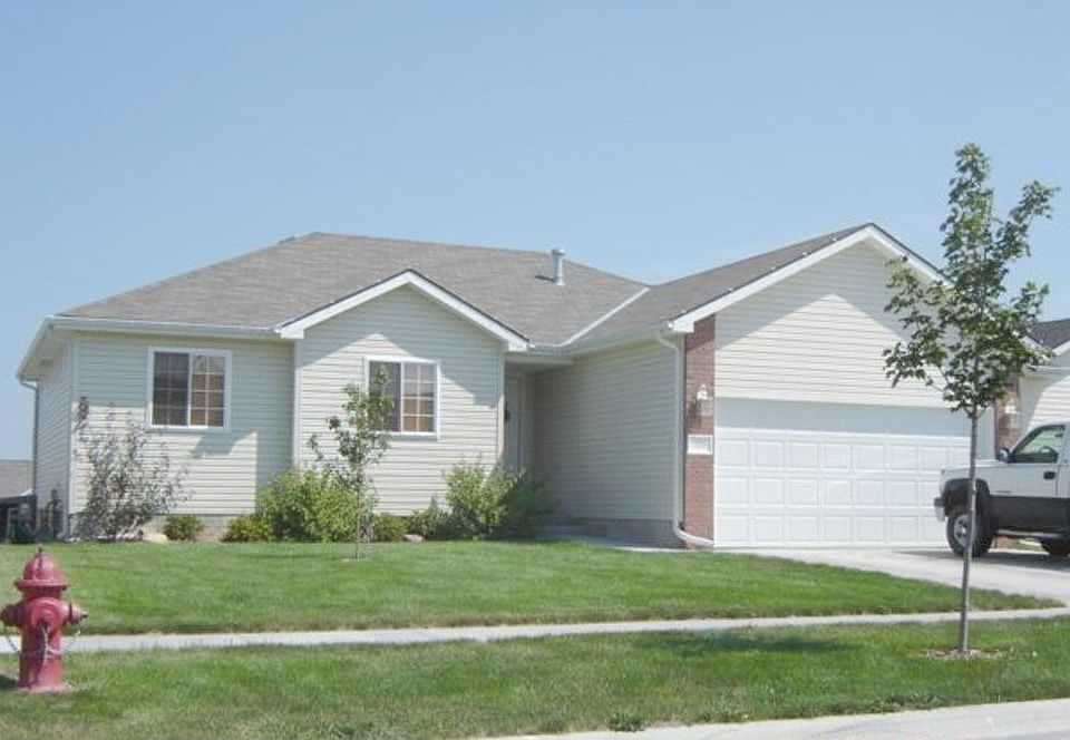 Newer Ranch in North Lincoln!
