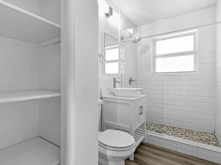 508 NE 12th Ave — Photo 16