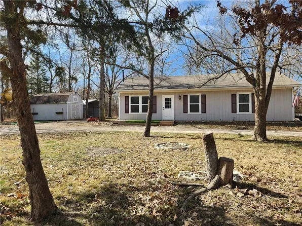 22 N Turner Ln, Lacygne, KS 66040