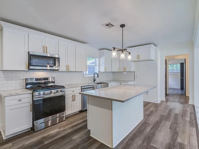 1521 Pearl Dr — Photo 5