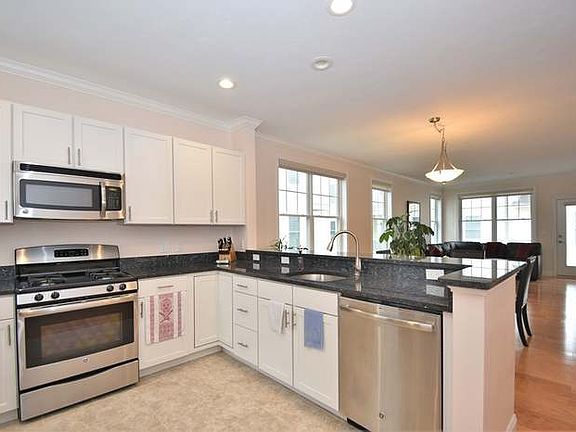 3rd image of 855 Main St Unit 33