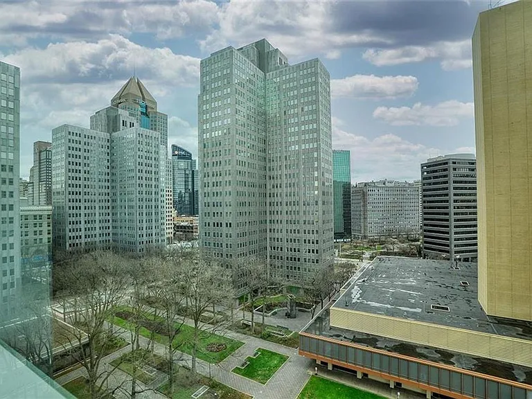 320 Fort Duquesne Blvd #12M — Photo 18