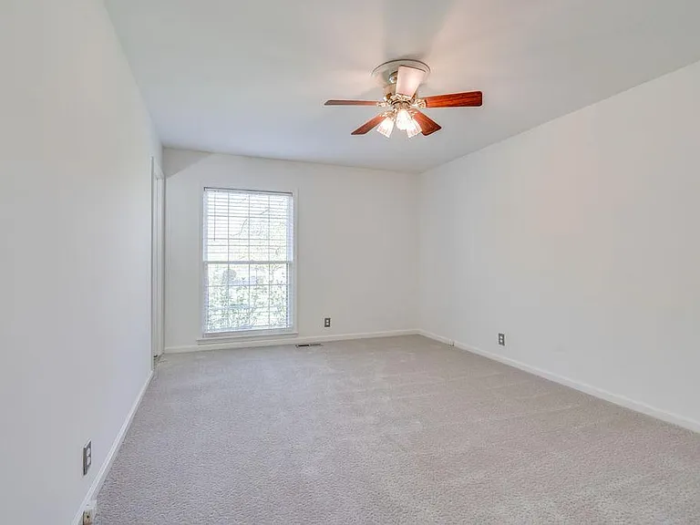 313 Abbey Ln — Photo 15