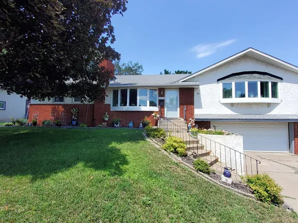 3724 Woodbine Ln N, Minneapolis, MN 55429