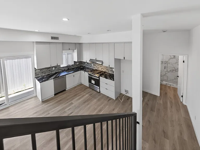 14827 Dearborn St — Photo 37