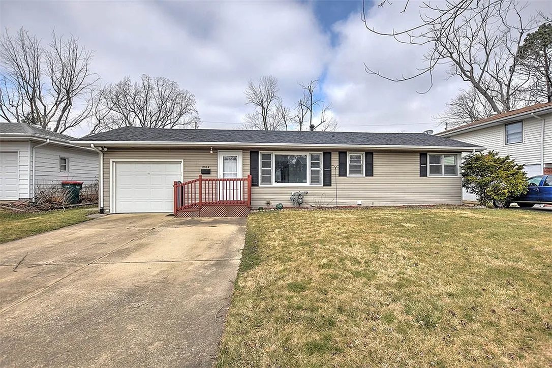 2314 Yorkshire Dr photo 1