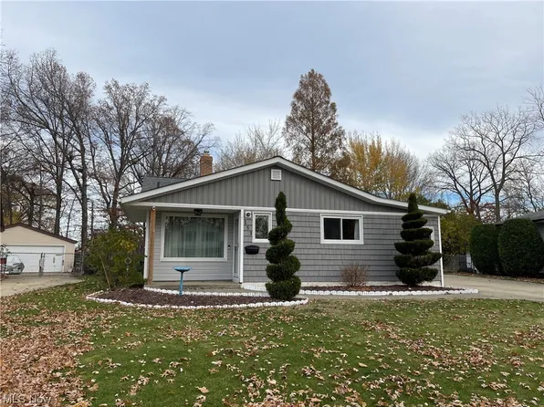 153 E Overlook Dr, Eastlake, OH 44095