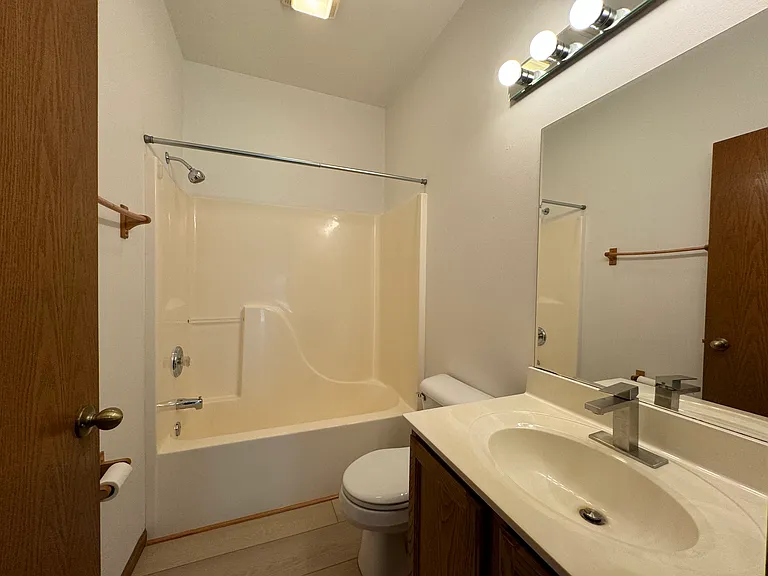 622 Greenfield Dr — Photo 16
