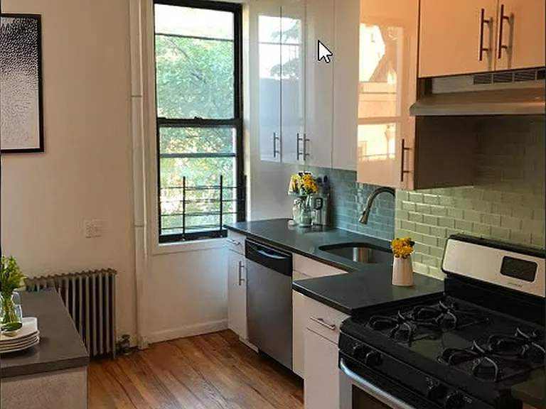 113 N 8th St #2R — Photo 3