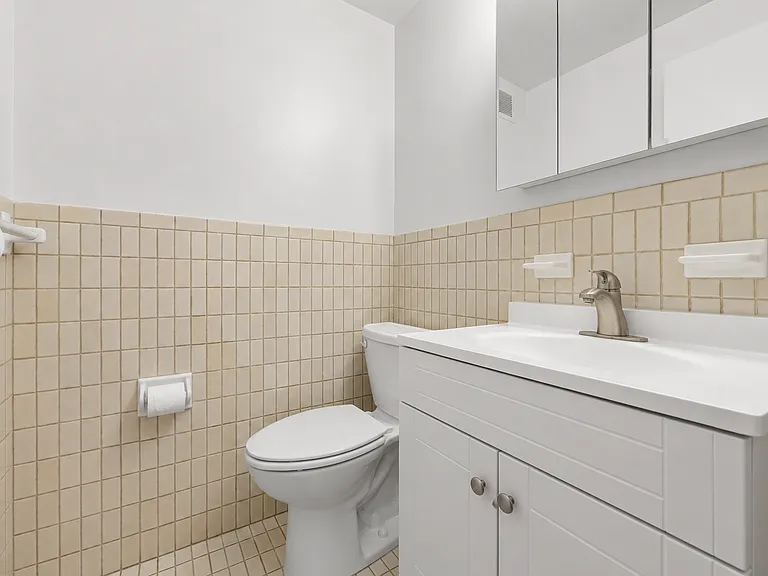 250 E 31st St #6A — Photo 8