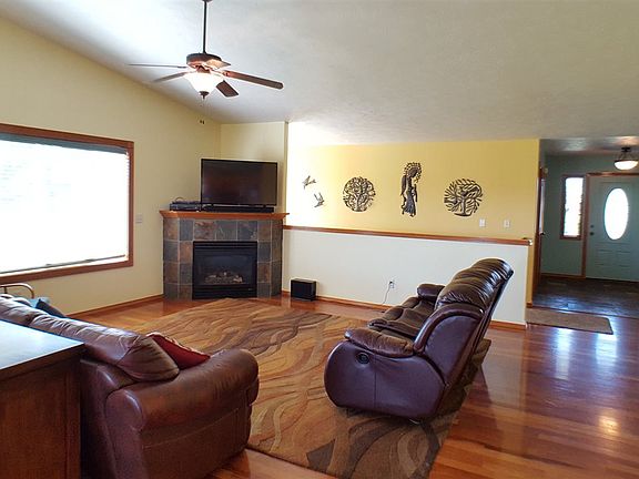 3rd image of 6623 N Vincent Ln
