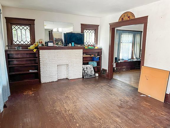 4th image of 631 Girard Ave