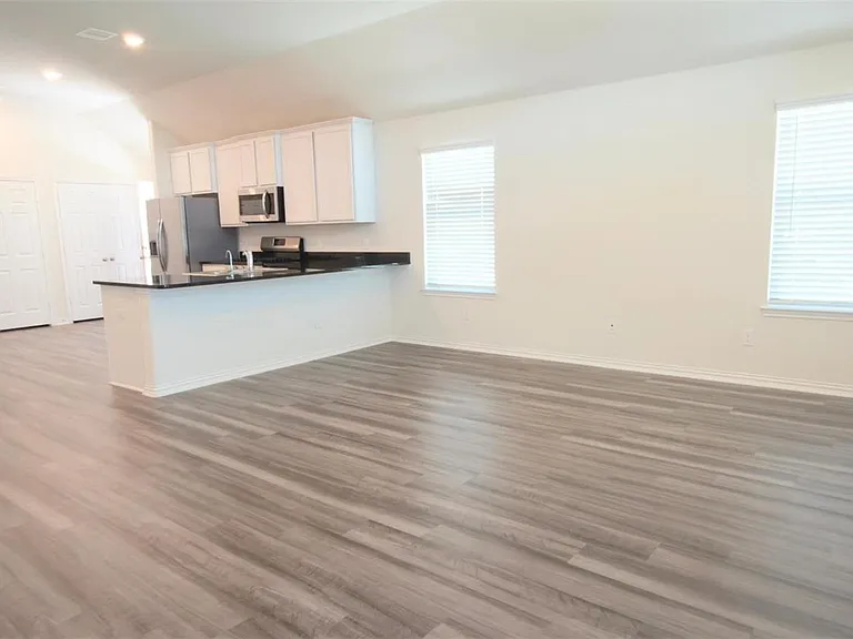 15715 Crosby Hall Dr — Photo 7