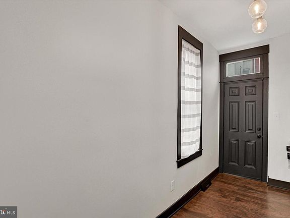 4th image of 1425 William St