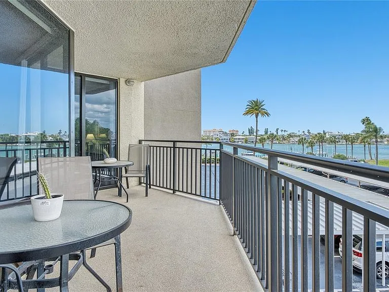 690 Island Way #307 — Photo 3